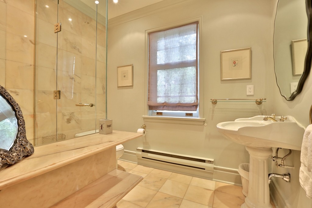 93 Mona Dr. Master Ensuite Bath